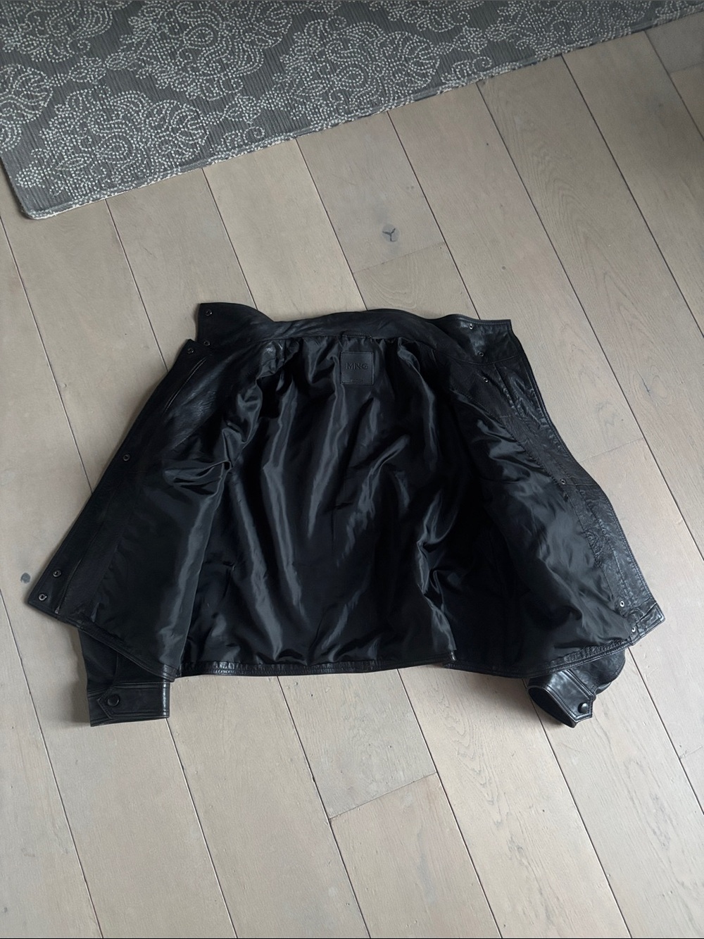 Leather jacket - Picture 2 of 4